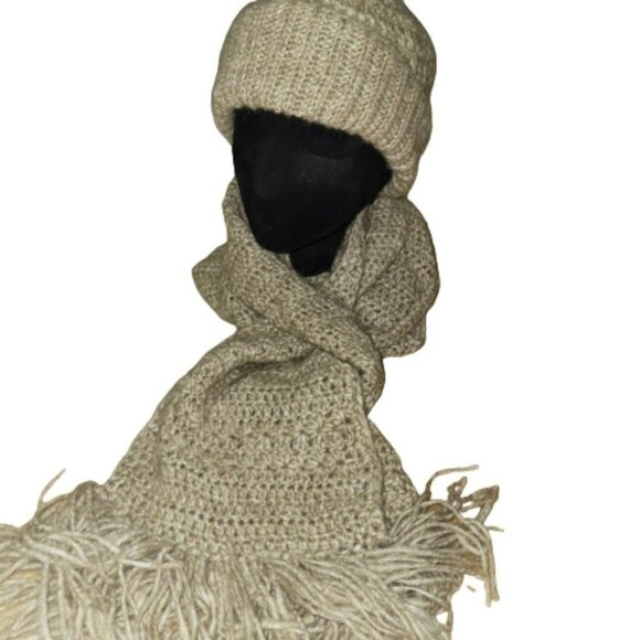 Alpaca blend 2 piece set beannie and scarf,  pompom hand made crochet - Picture 2 of 8